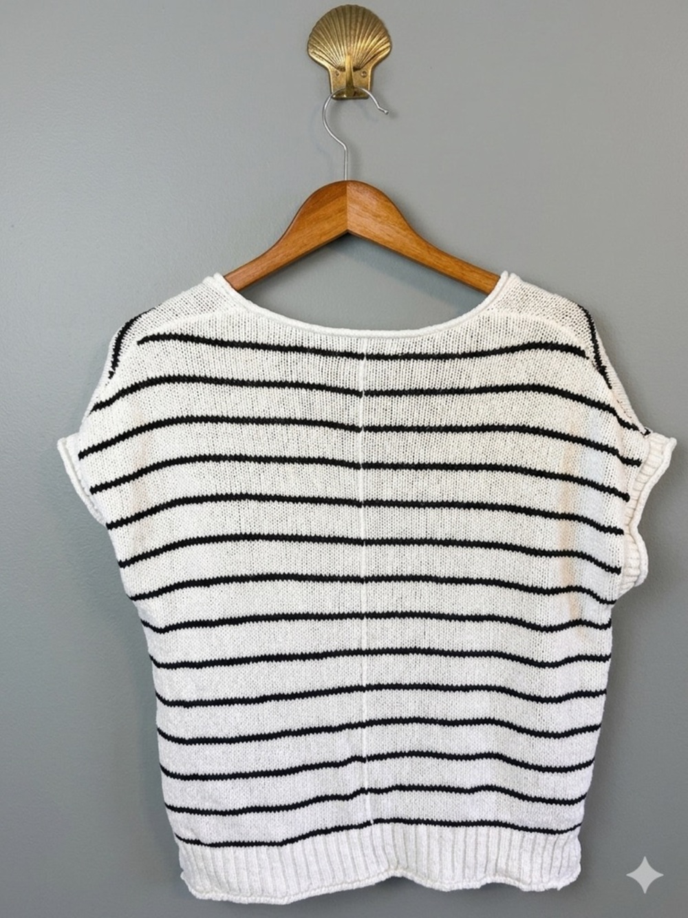 Evereve Striped V-Neck Knit Tshirt 100% Cotton M Black White Nautical Cap Sleeve - Picture 2 of 6